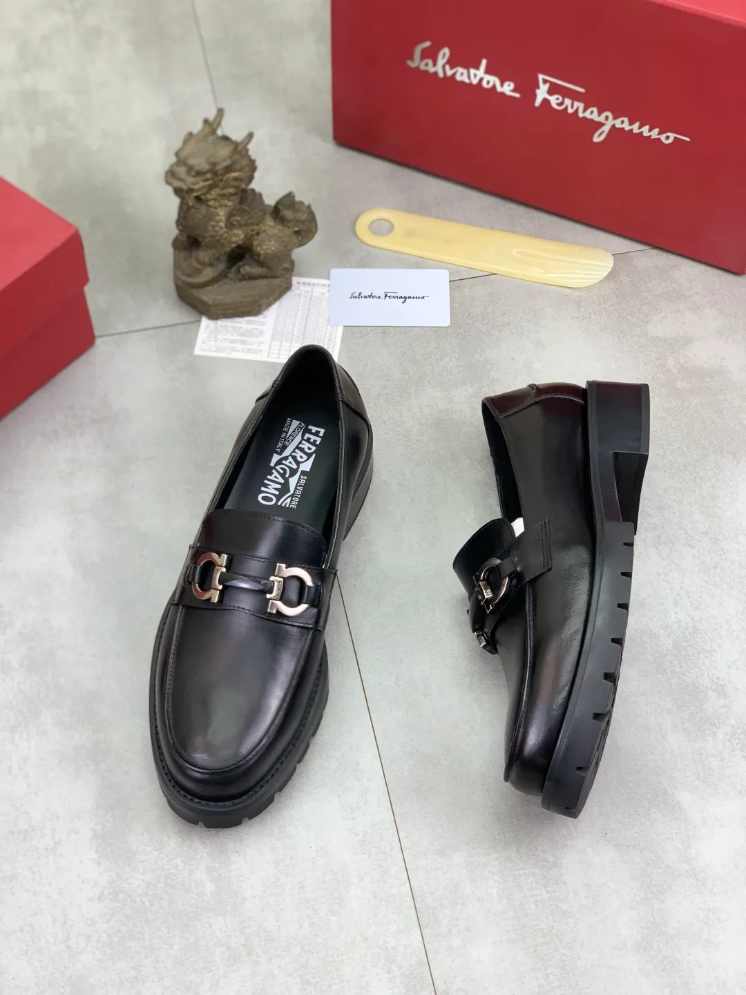 Men's Men's Shoes 💰P480💰[New Style] Water-dyed Niuli 🆘[Salvatore Ferragamo] Ferragamo's latest casual business leather shoes for men! Listed simultaneously! The fabric is made of specially imported original calfskin, and the interior is made of imported water-dyed cowhide. It is absolutely luxurious and leads the fashion trend. Matching code: 38-44 (45 and 46 can be customized) Multiple colors available